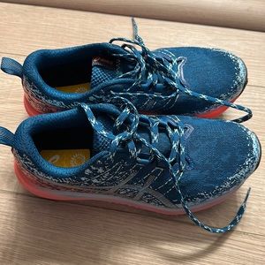 ASICS Fuji Lyte 2 trail running shoes - size 6.5. BNWOT